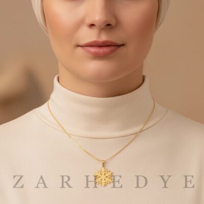 آویز طلا برف کد 01 روی گردن مدل