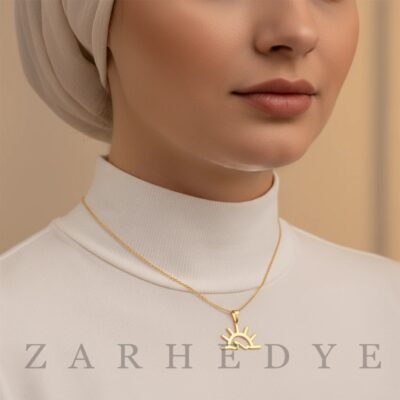 آویز طلا خورشید و دریا کد 01 روی گردن مدل