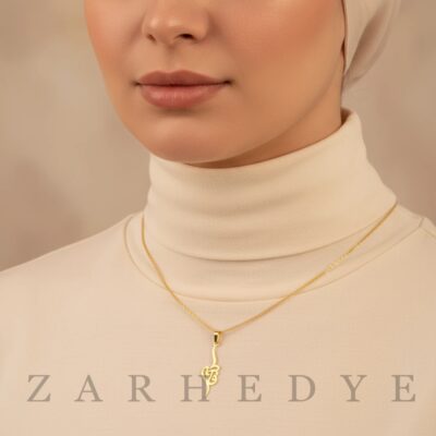 پلاک طلا اسم فاطمه کد 02 روی گردن مدل