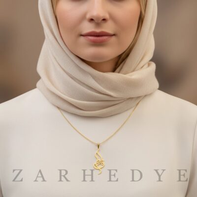 پلاک طلا اسم فاطمه کد 07 روی گردن مدل