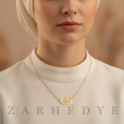 آویز طلا اسلیمی کد 06 روی گردن مدل