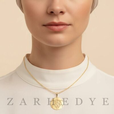 آویز طلا اسلیمی کد 08 روی گردن مدل