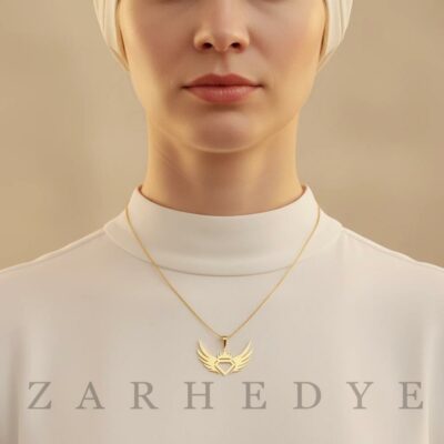 آویز طلا تاج کد 04 روی گردن مدل