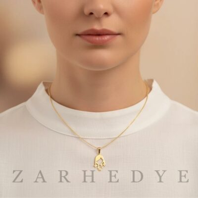 آویز طلا دخترک کد 01 روی گردن مدل
