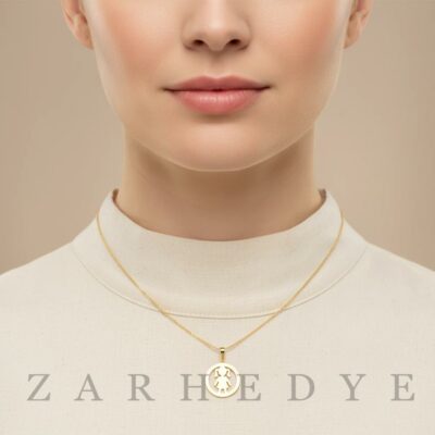 آویز طلا دخترک کد 02 روی گردن مدل