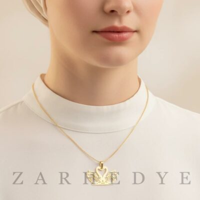 آویز طلا قو کد 02 روی گردن مدل