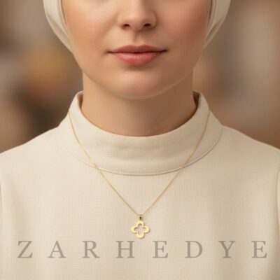 آویز طلا گل چهار پر کد 03 روی گردن مدل