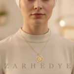آویز طلا گل کد 06 روی گردن مدل