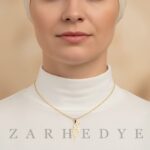 پلاک طلا اسم اکرم کد 01 روی گردن مدل