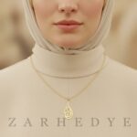 پلاک طلا اسم هانیه کد 01 روی گردن مدل