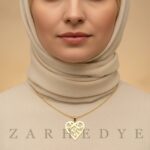پلاک طلا طرح اسلیمی و قلب کد 01 روی گردن مدل