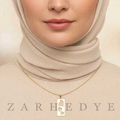 پلاک طلا طرح قلب تو خالی کد 018 روی گردن مدل
