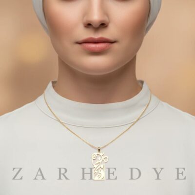پلاک طلا عشق کد 02 روی گردن مدل