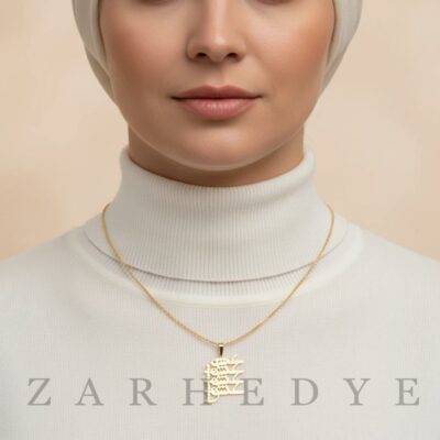 پلاک طلا عشق کد 09 روی گردن مدل
