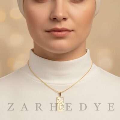 پلاک طلا اسم طاهره کد 01 روی گردن مدل