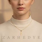 پلاک طلا اسم مهسا کد 04 روی گردن مدل