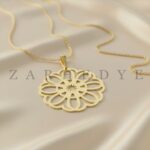 آویز طلا گل کد 06 روی پارچه ابریشم