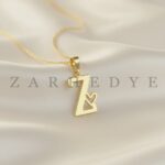پلاک طلا حرف Z انگلیسی و قلب تو خالی کد 01 روی پارچه ابریشم